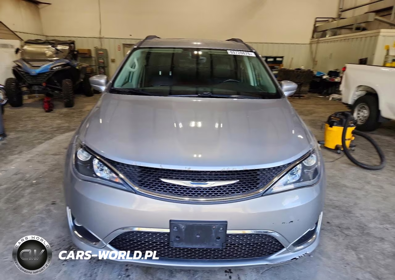 2017 Chrysler Pacifica Touring L VIN:2C4RC1BG6HR609920 - 5