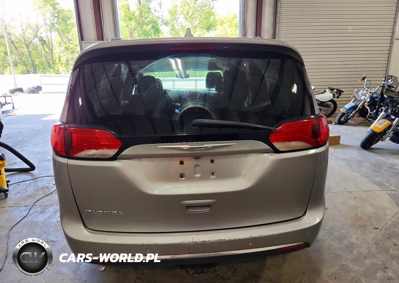 2017 Chrysler Pacifica Touring L VIN:2C4RC1BG6HR609920 - 6
