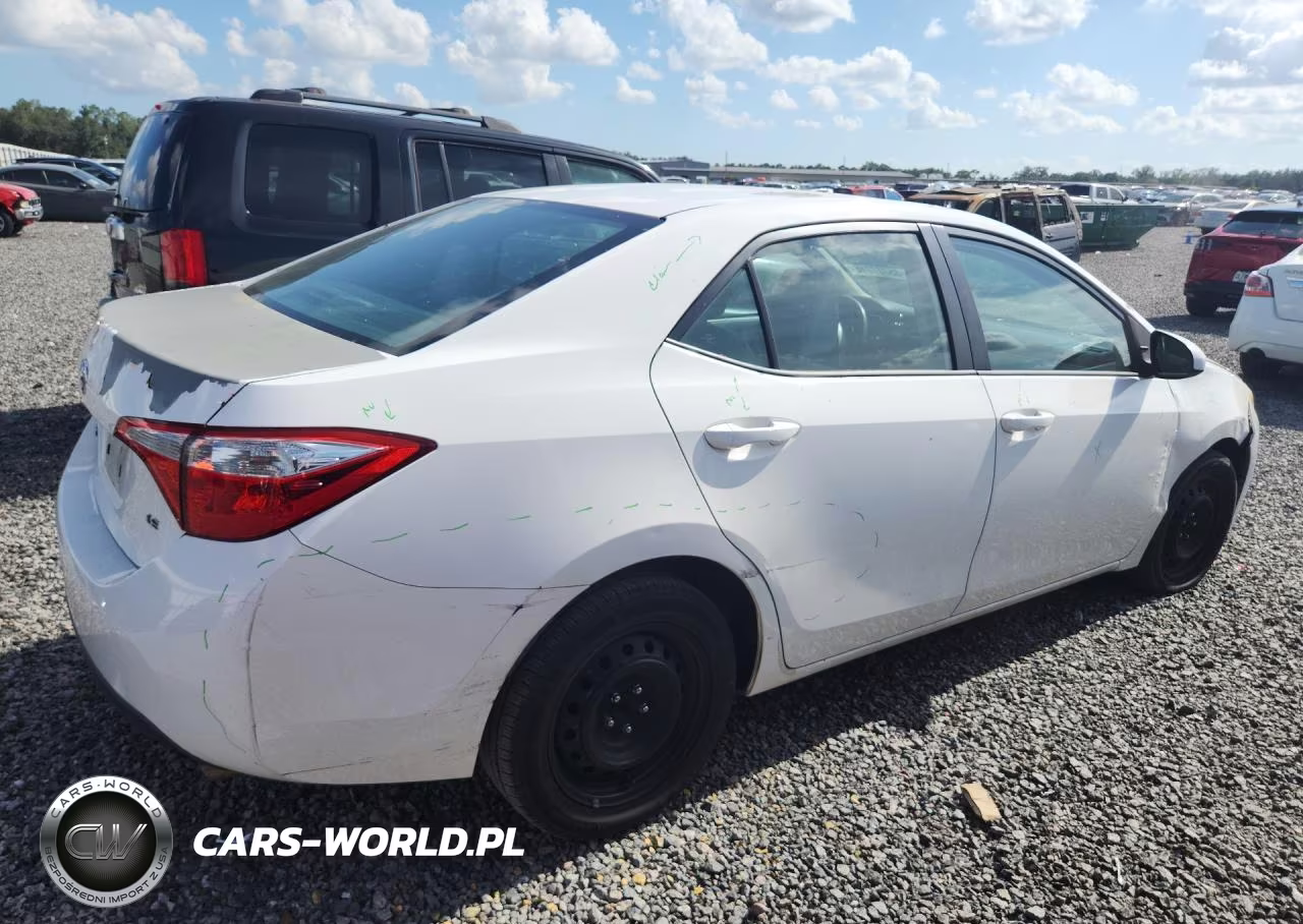 2015 Toyota Corolla Le VIN:5YFBURHE9FP333815 - 3