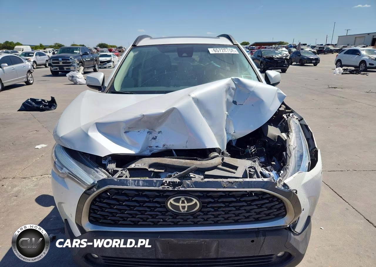 2022 Toyota Corolla Cross Xle VIN:7MUDAAAG5NV008282 - 5
