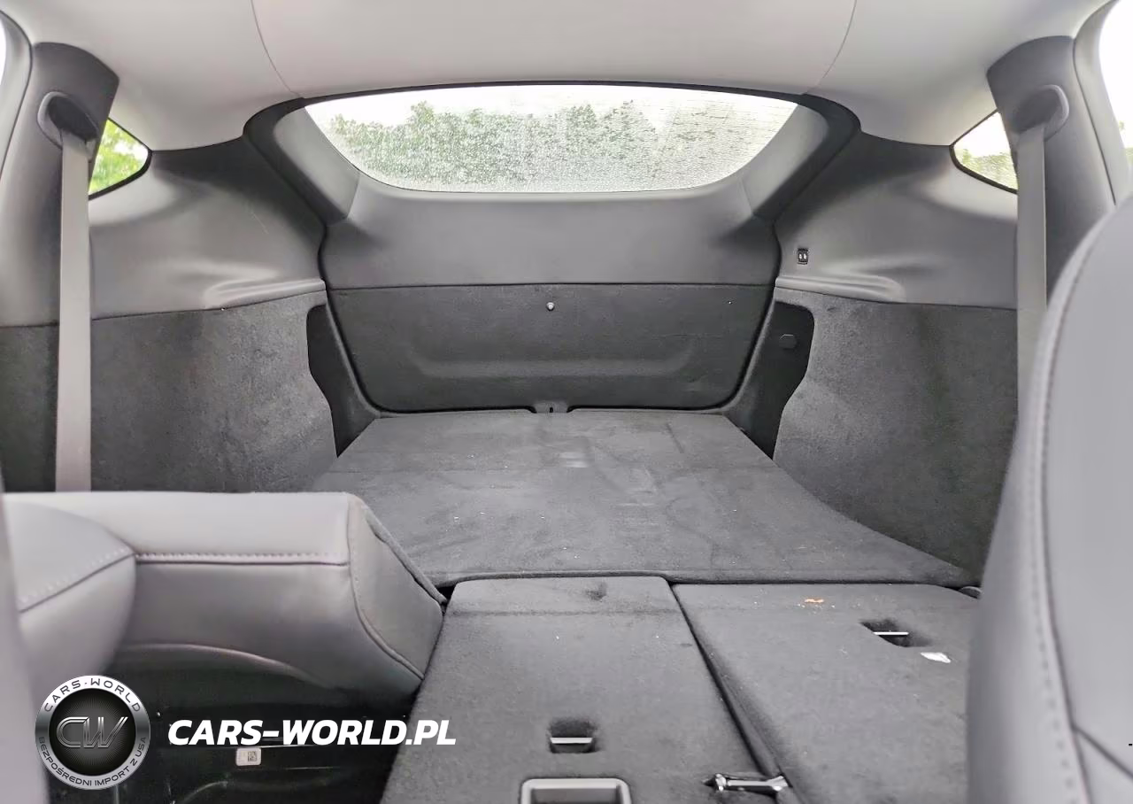 2026 Tesla Model Y VIN:7SAYGDEE2TA391247 - 10