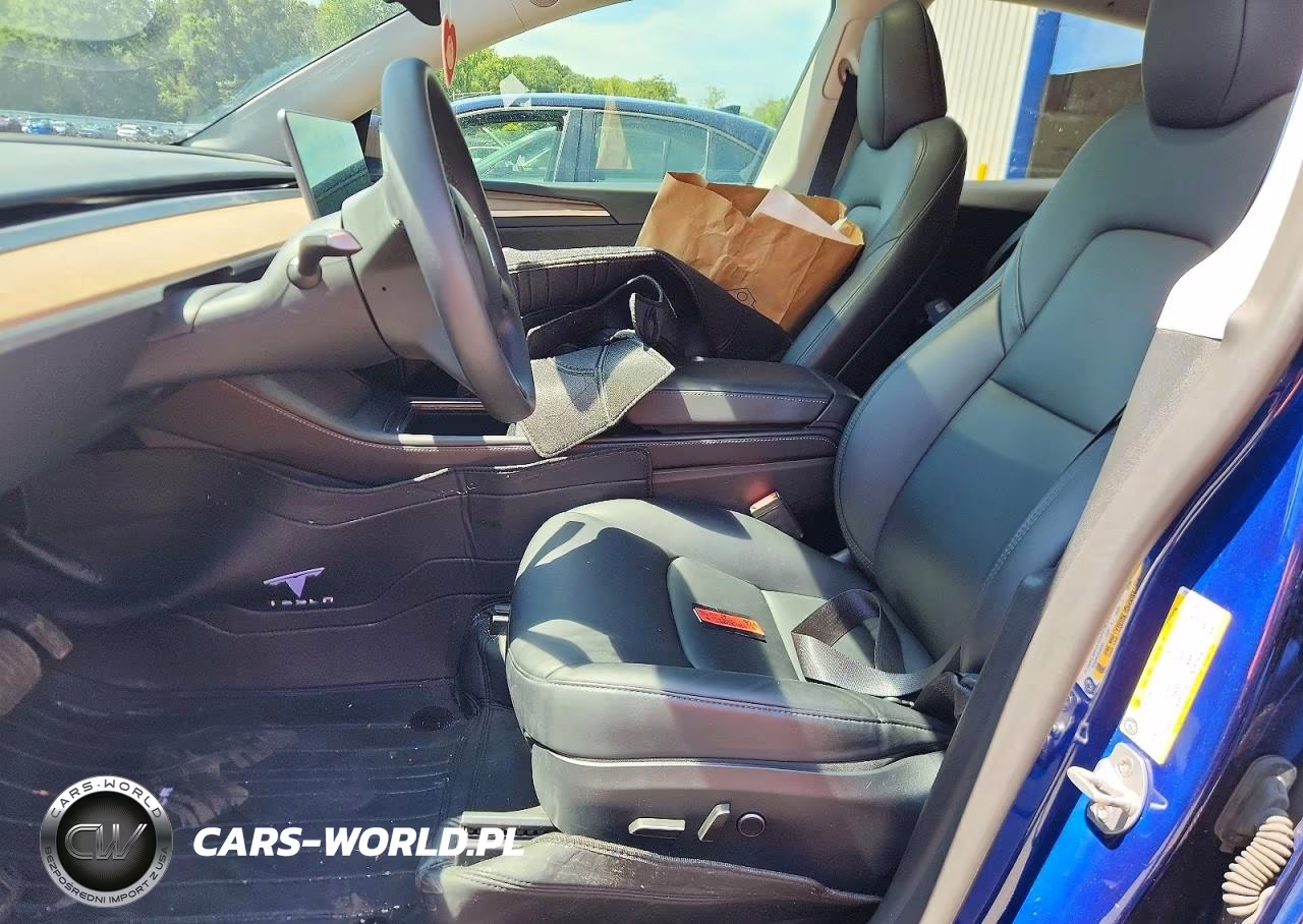 2024 Tesla Model Y VIN:7SAYGDEE8RA237151 - 7