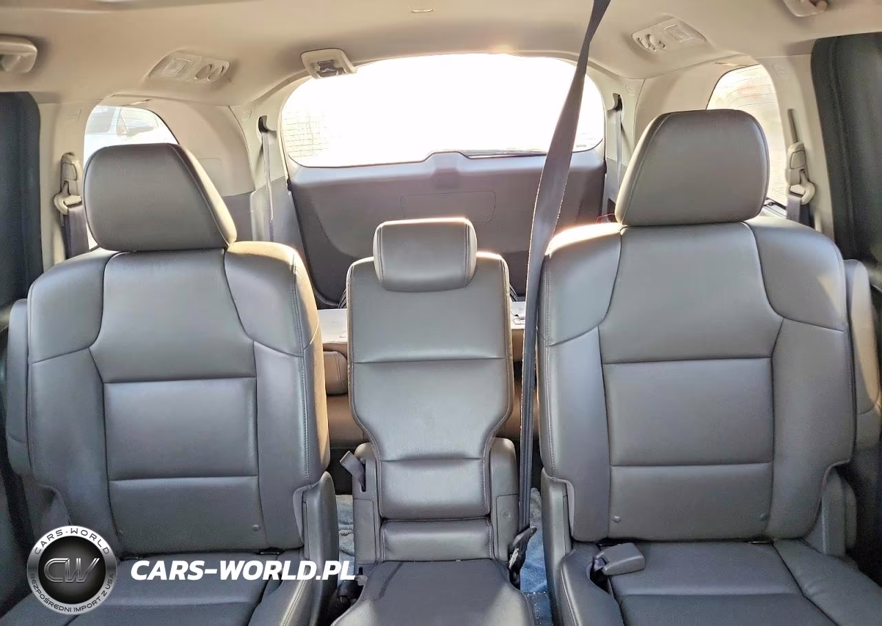 2016 Honda Odyssey Touring VIN:5FNRL5H93GB085135 - 10