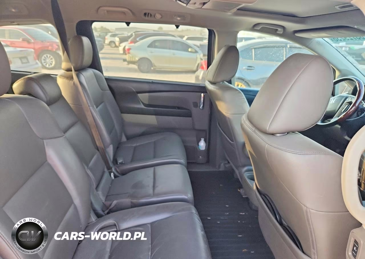 2016 Honda Odyssey Touring VIN:5FNRL5H93GB085135 - 11