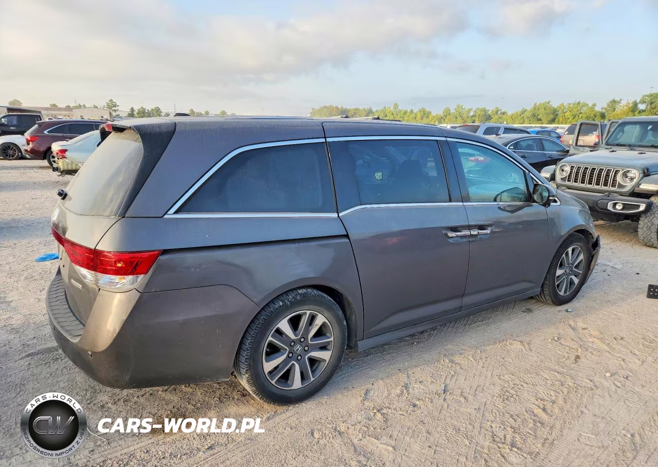 2016 Honda Odyssey Touring VIN:5FNRL5H93GB085135 - 3