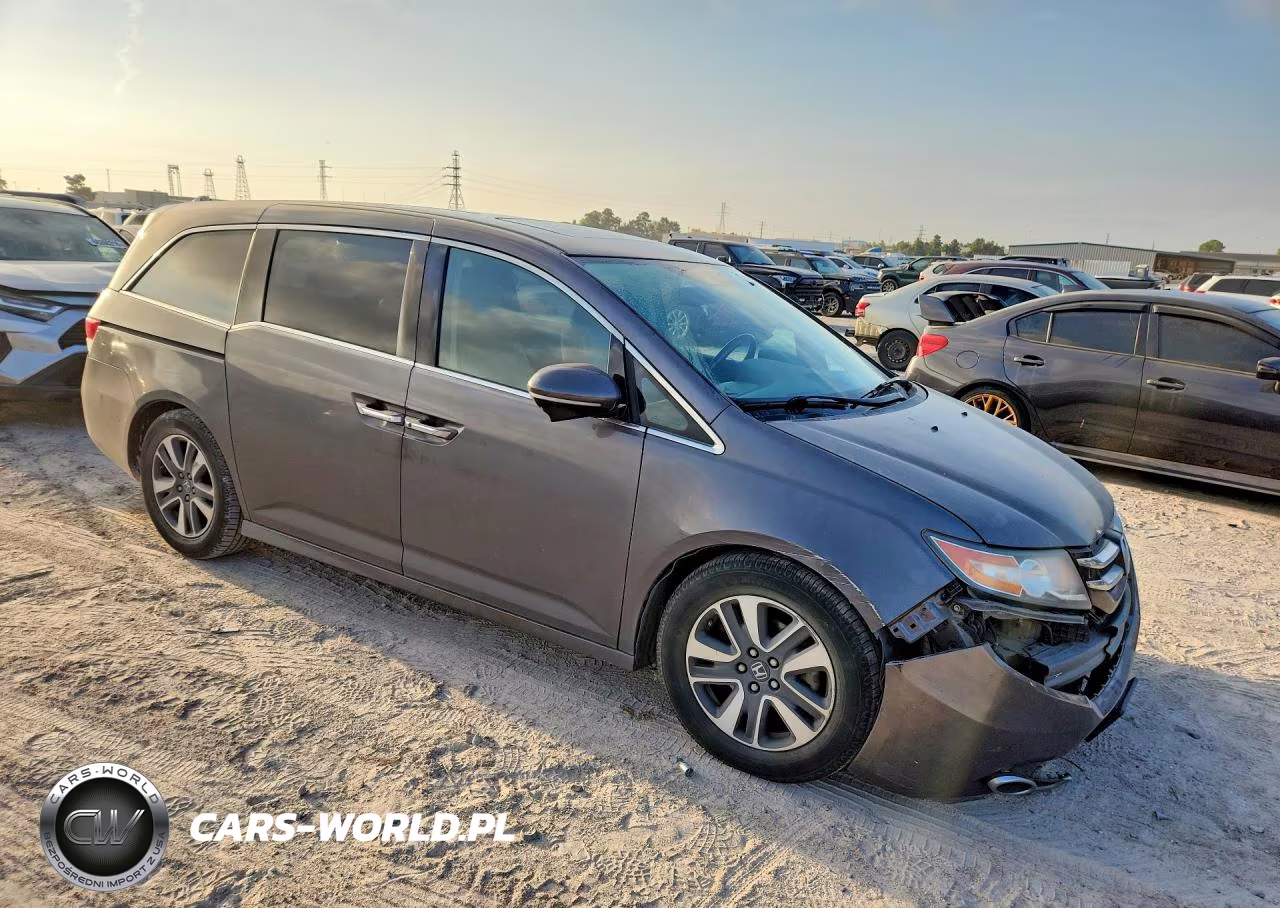 2016 Honda Odyssey Touring VIN:5FNRL5H93GB085135 - 4