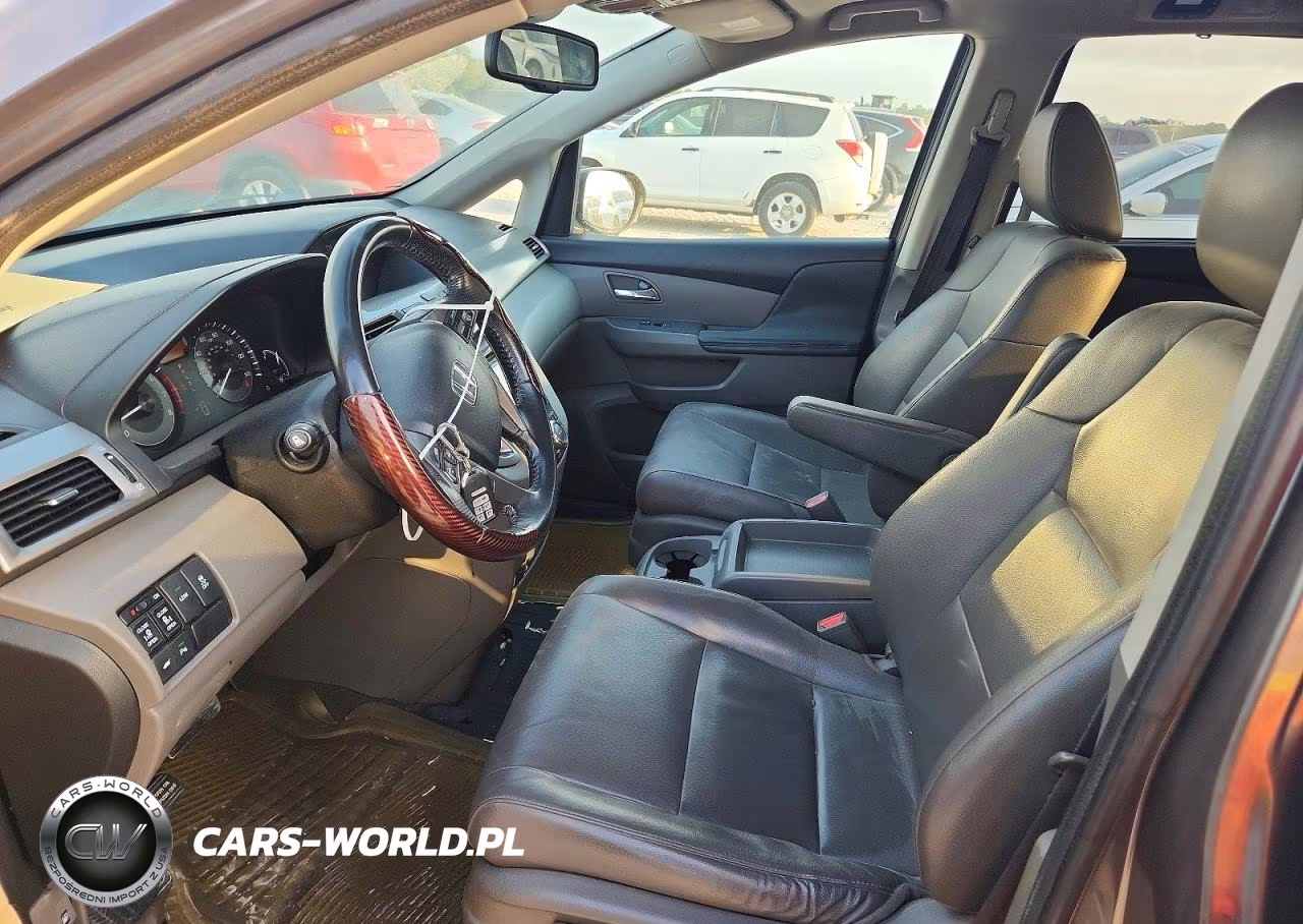 2016 Honda Odyssey Touring VIN:5FNRL5H93GB085135 - 7