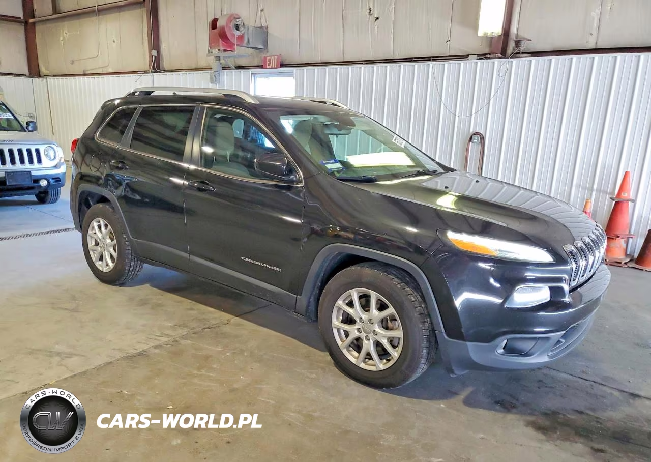 2015 Jeep Cherokee Latitude VIN:1C4PJLCS1FW782373 - 4