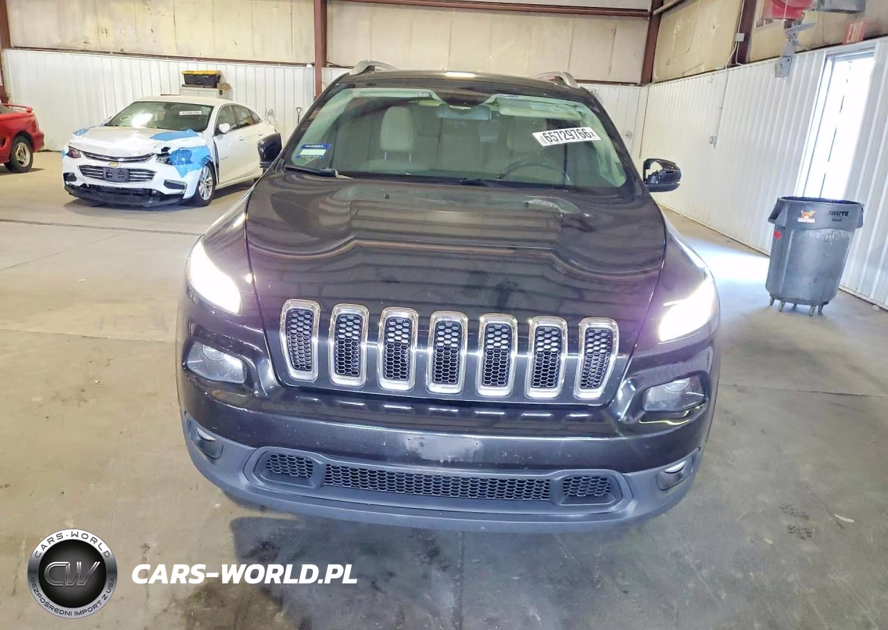 2015 Jeep Cherokee Latitude VIN:1C4PJLCS1FW782373 - 5