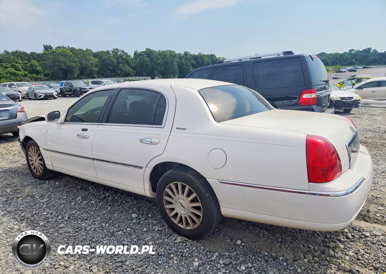 2003 Lincoln Town Car Executive VIN:1LNHM81W13Y626697 - 2