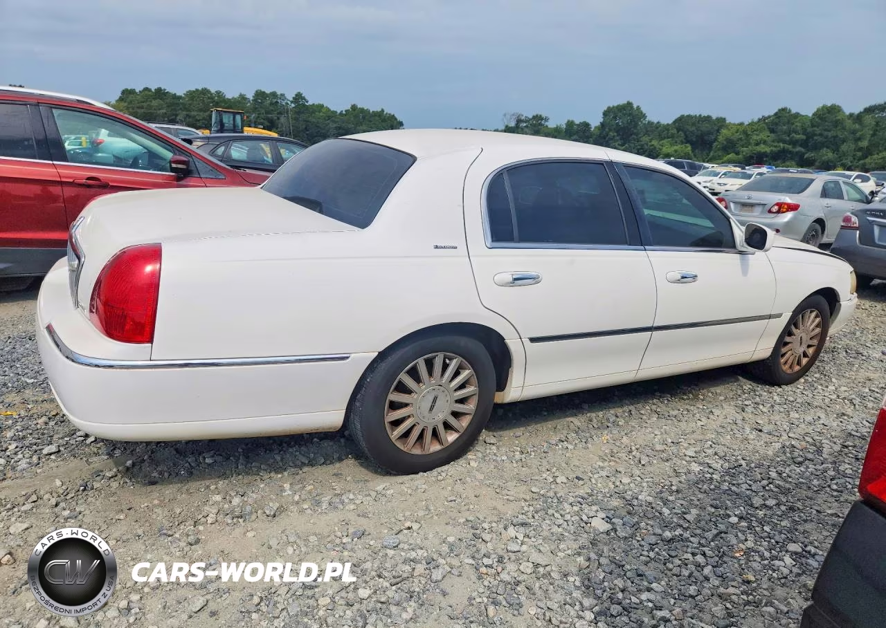 2003 Lincoln Town Car Executive VIN:1LNHM81W13Y626697 - 3