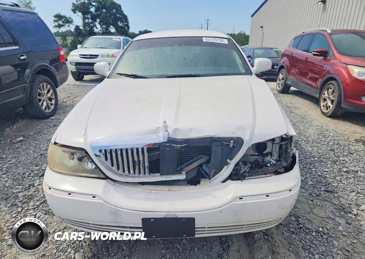 2003 Lincoln Town Car Executive VIN:1LNHM81W13Y626697 - 5