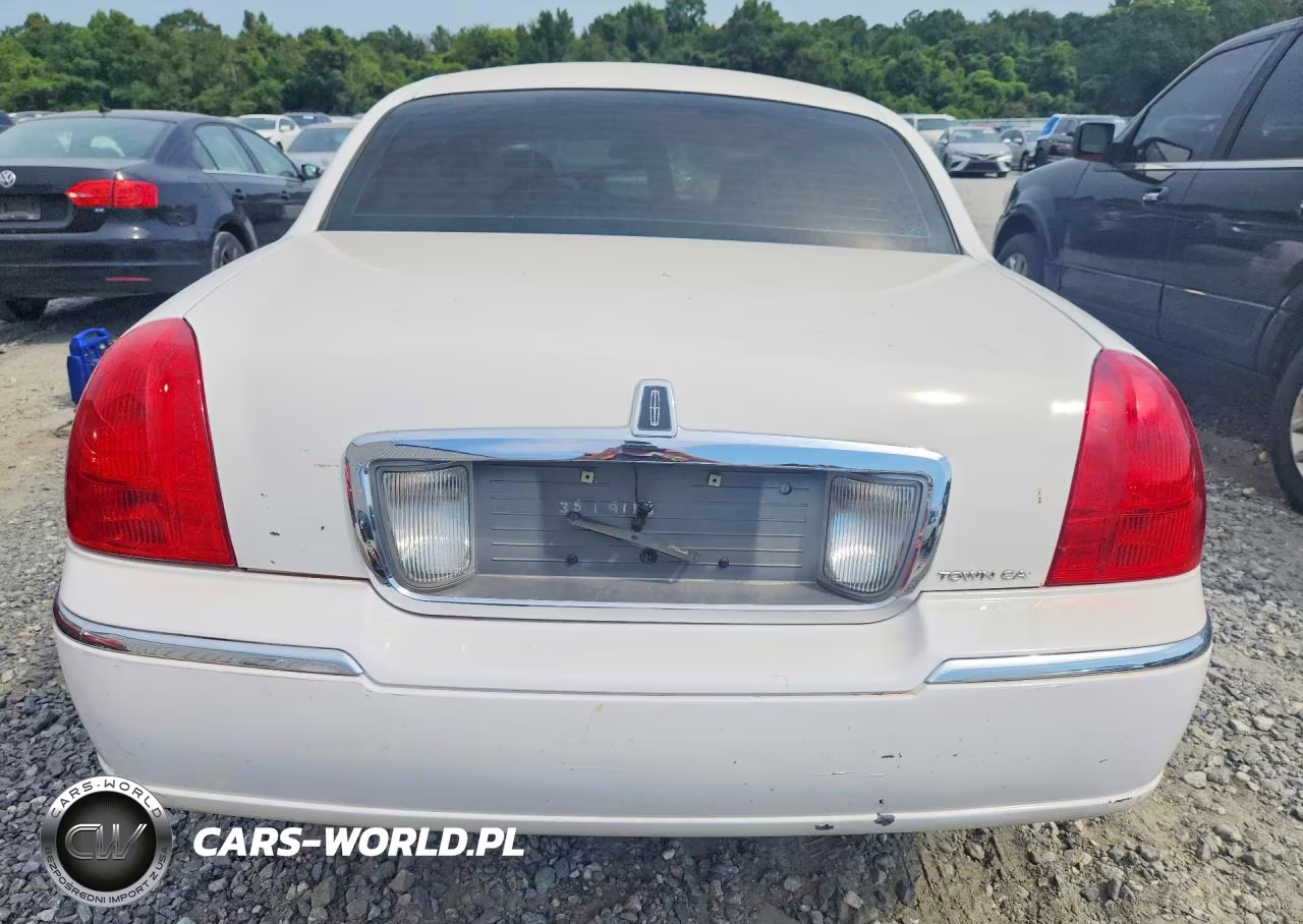 2003 Lincoln Town Car Executive VIN:1LNHM81W13Y626697 - 6
