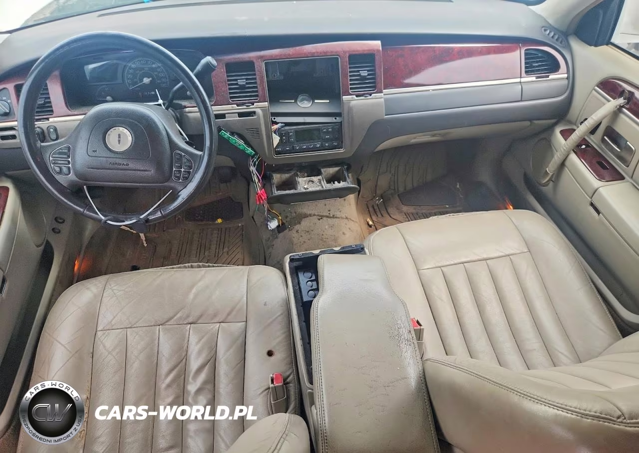 2003 Lincoln Town Car Executive VIN:1LNHM81W13Y626697 - 8