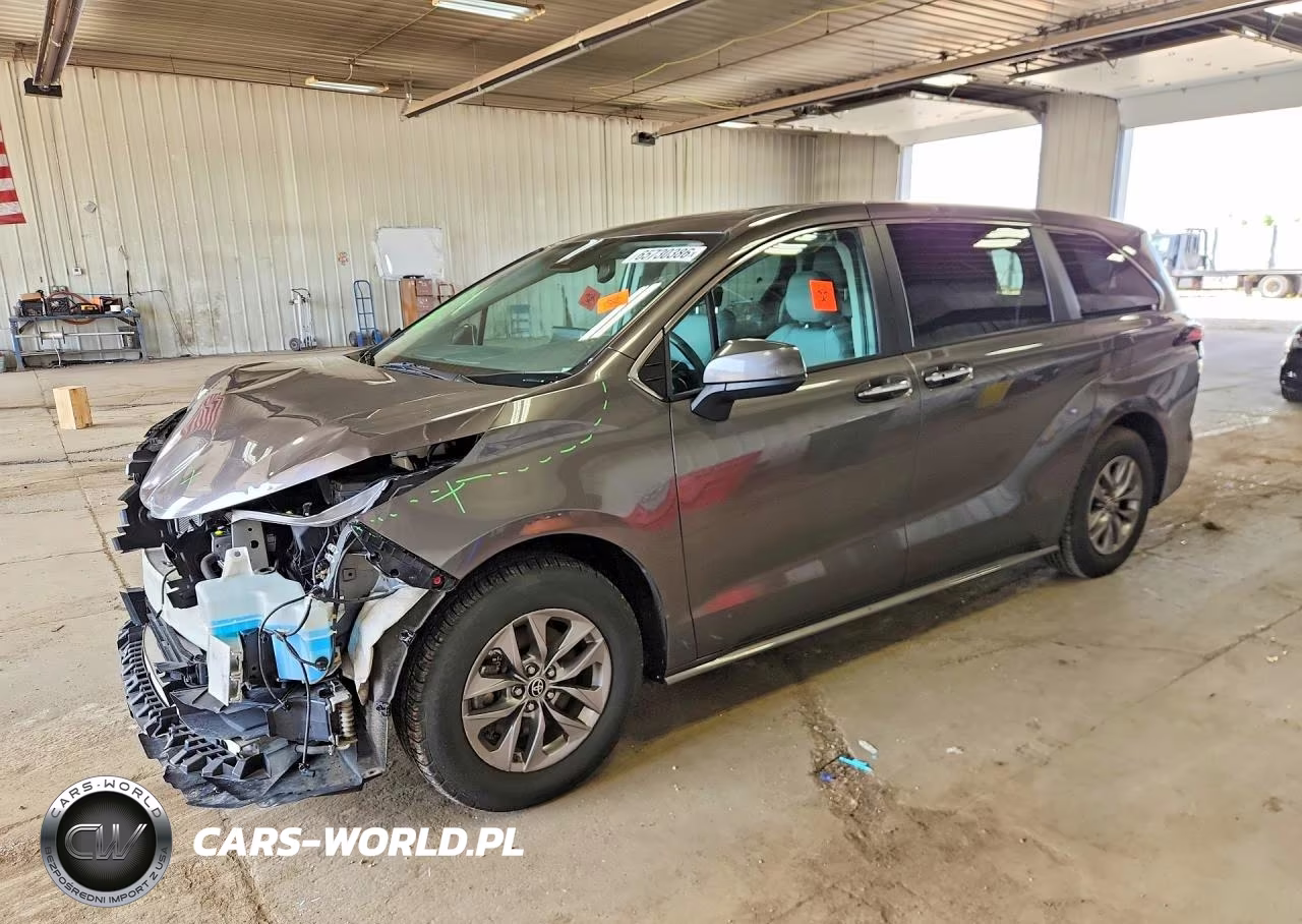 2022 Toyota Sienna Xle – zdjęcie 1 z 13