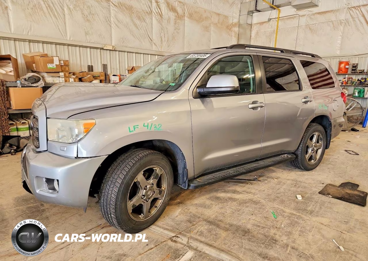 2013 Toyota Sequoia Sr5 – zdjęcie 1 z 13
