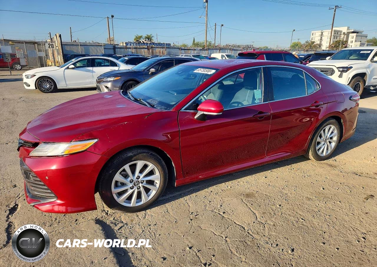 2022 Toyota Camry Le – zdjęcie 1 z 12