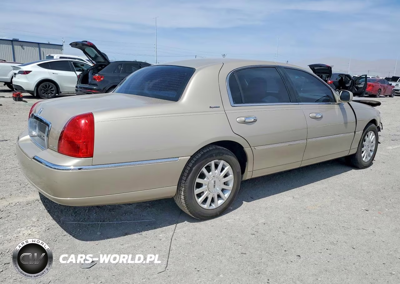 2006 Lincoln Town Car Signature VIN:1LNHM81W36Y646809 - 3
