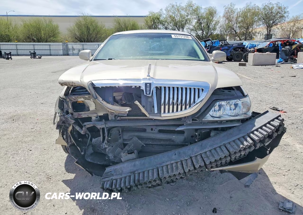 2006 Lincoln Town Car Signature VIN:1LNHM81W36Y646809 - 5