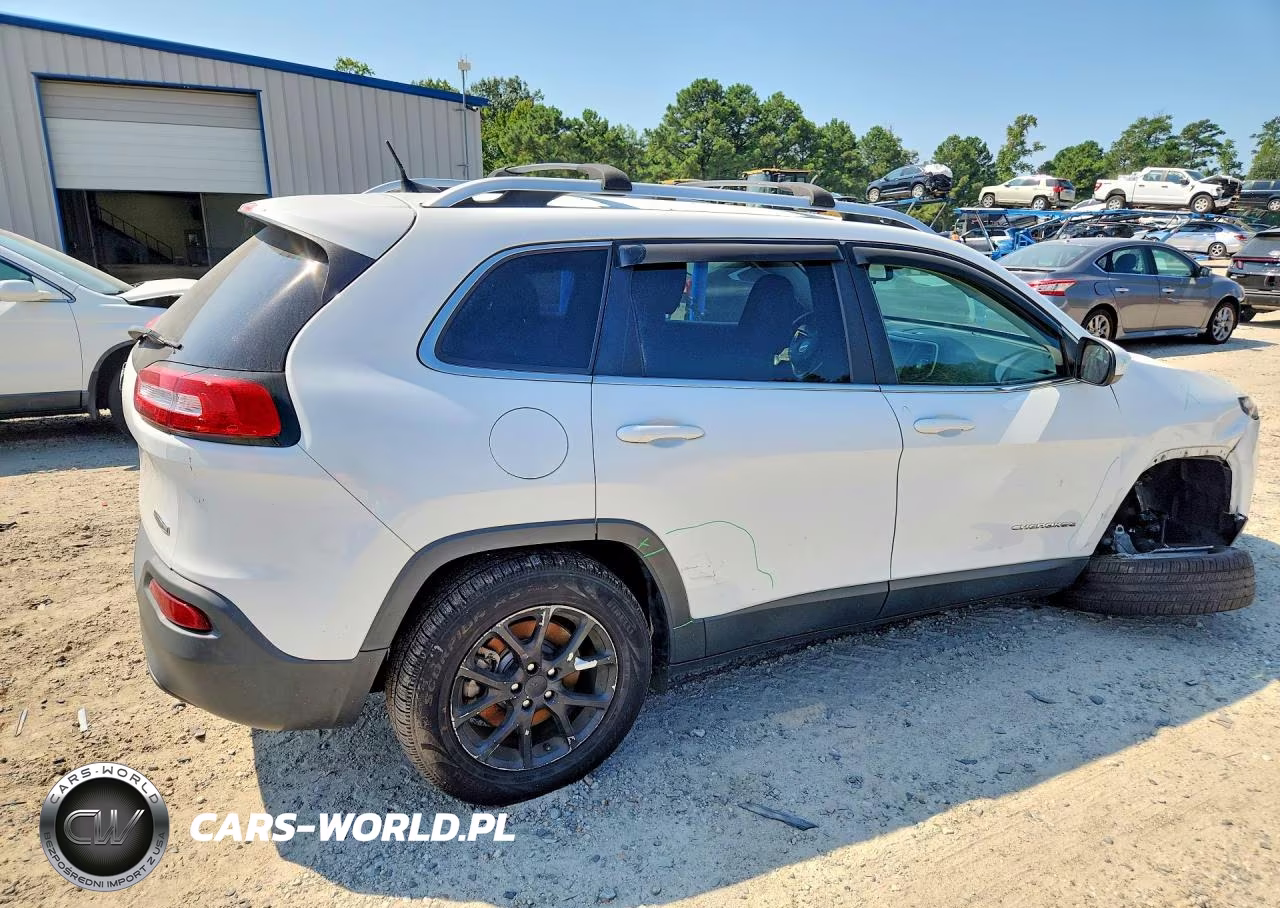 2016 Jeep Cherokee Latitude VIN:1C4PJMCB1GW361227 - 3