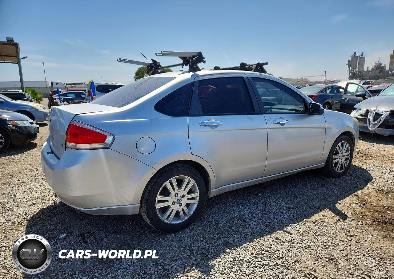 2010 Ford Focus Sel VIN:1FAHP3HN1AW205749 - 3