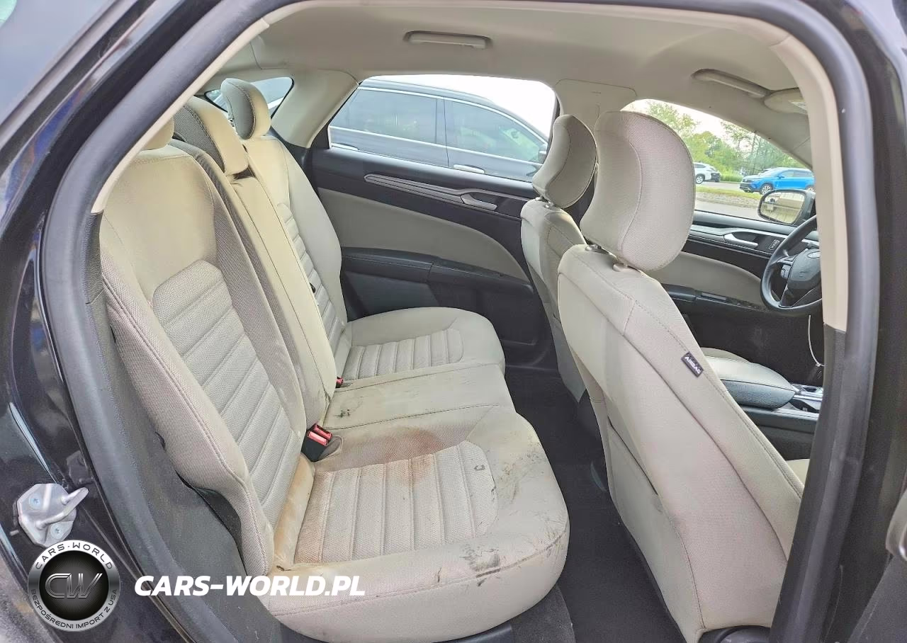 2018 Ford Fusion S VIN:3FA6P0G7XJR146812 - 10