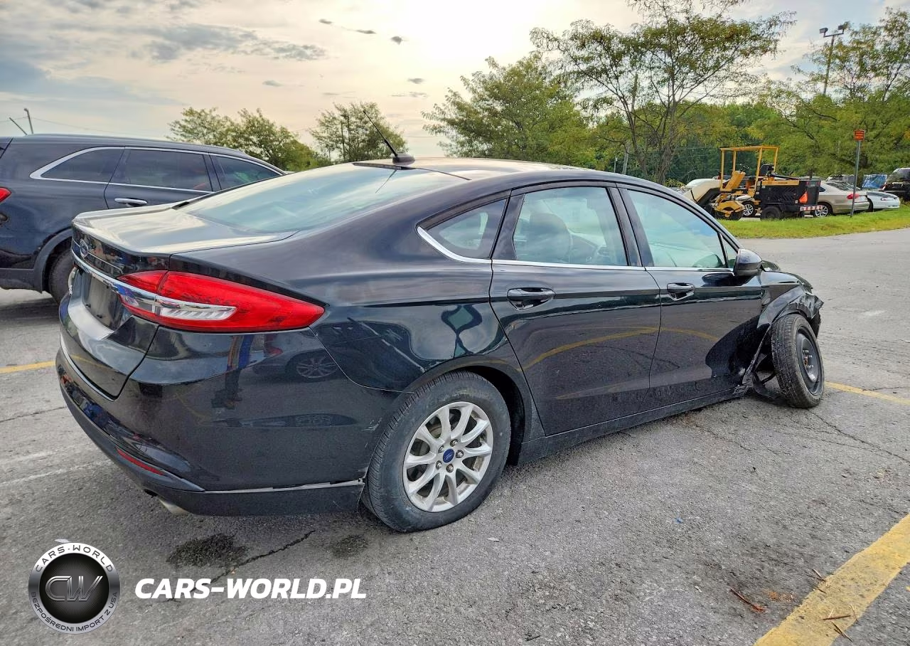 2018 Ford Fusion S VIN:3FA6P0G7XJR146812 - 3