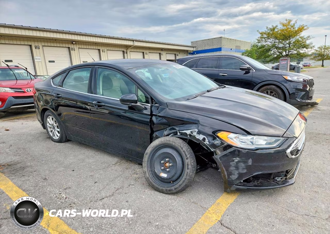 2018 Ford Fusion S VIN:3FA6P0G7XJR146812 - 4