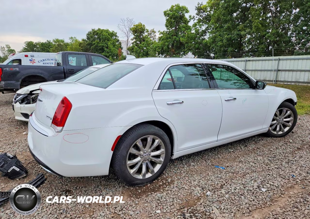 2018 Chrysler 300 Limited VIN:2C3CCAKG6JH214741 - 3