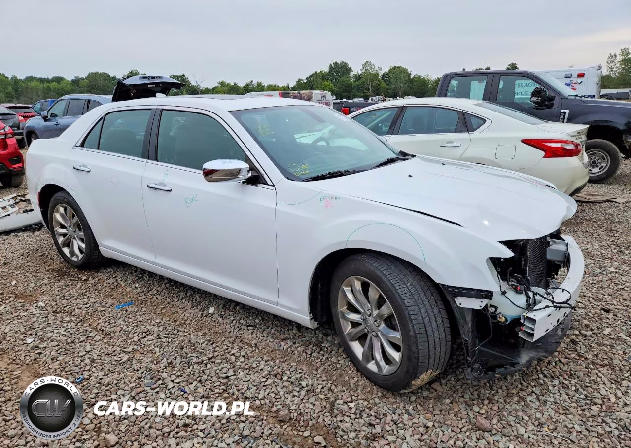 2018 Chrysler 300 Limited VIN:2C3CCAKG6JH214741 - 4