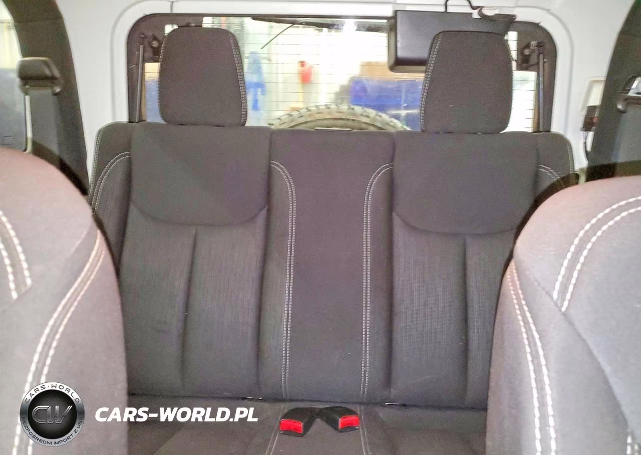 2017 Jeep Wrangler Sahara VIN:1C4AJWBG8HL730392 - 10