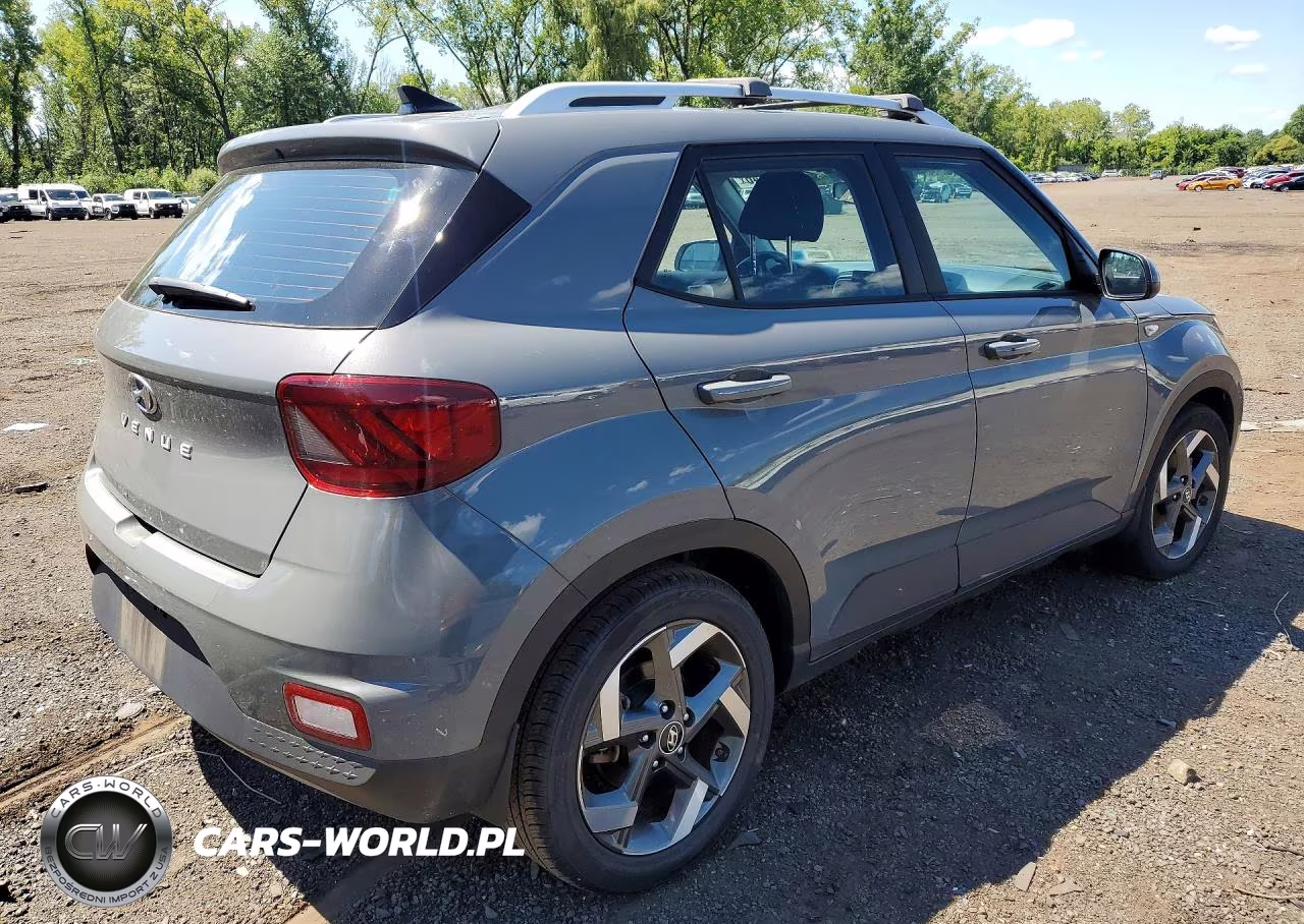 2021 Hyundai Venue Sel VIN:KMHRC8A35MU100126 - 3