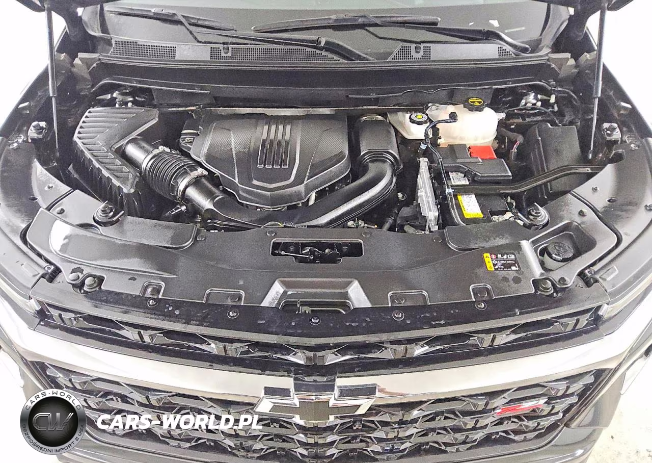 2025 Chevrolet Traverse Z71 VIN:1GNEVJRS2SJ129475 - 12