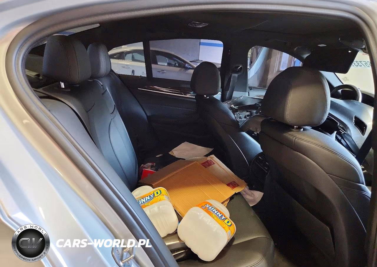 2019 BMW 530 I VIN:WBAJA5C50KWW12007 - 10