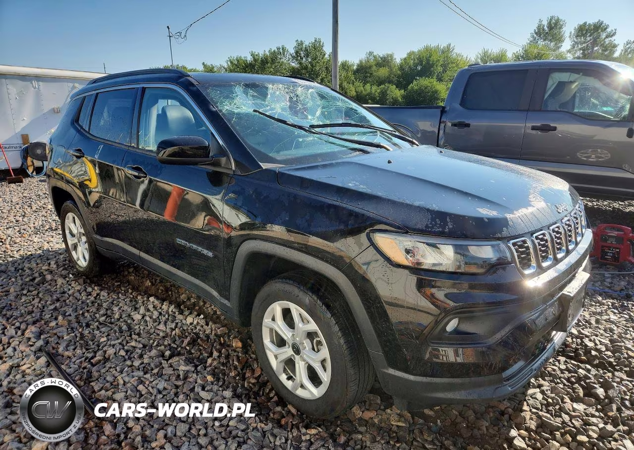 2025 Jeep Compass Latitude VIN:3C4NJDBN4ST549189 - 4