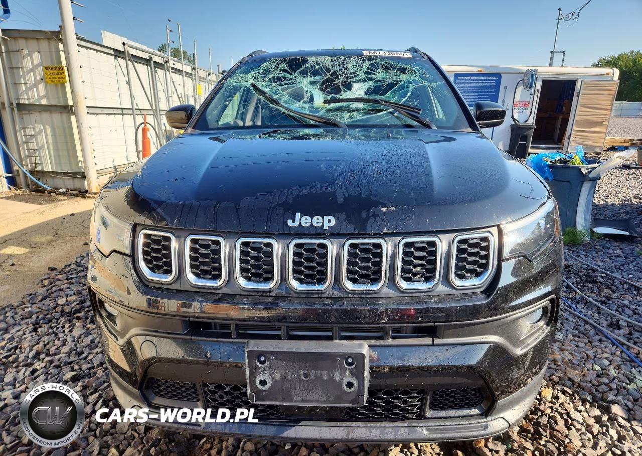 2025 Jeep Compass Latitude VIN:3C4NJDBN4ST549189 - 5