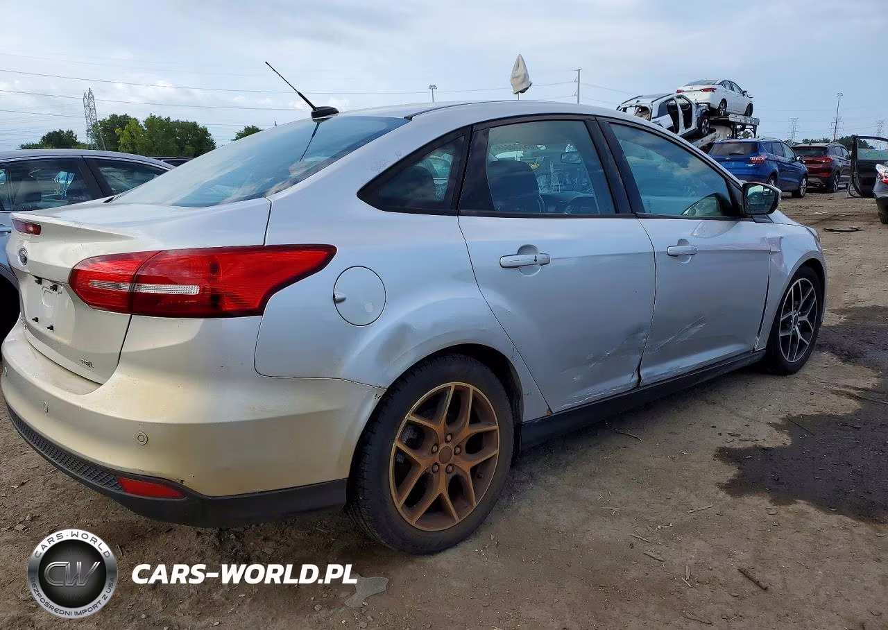 2018 Ford Focus Sel VIN:1FADP3H23JL242484 - 3