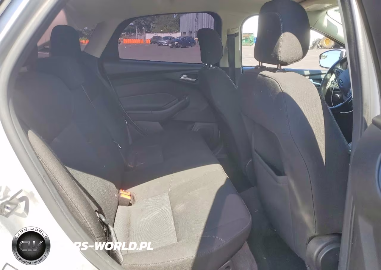 2018 Ford Focus Se VIN:1FADP3F27JL237470 - 10
