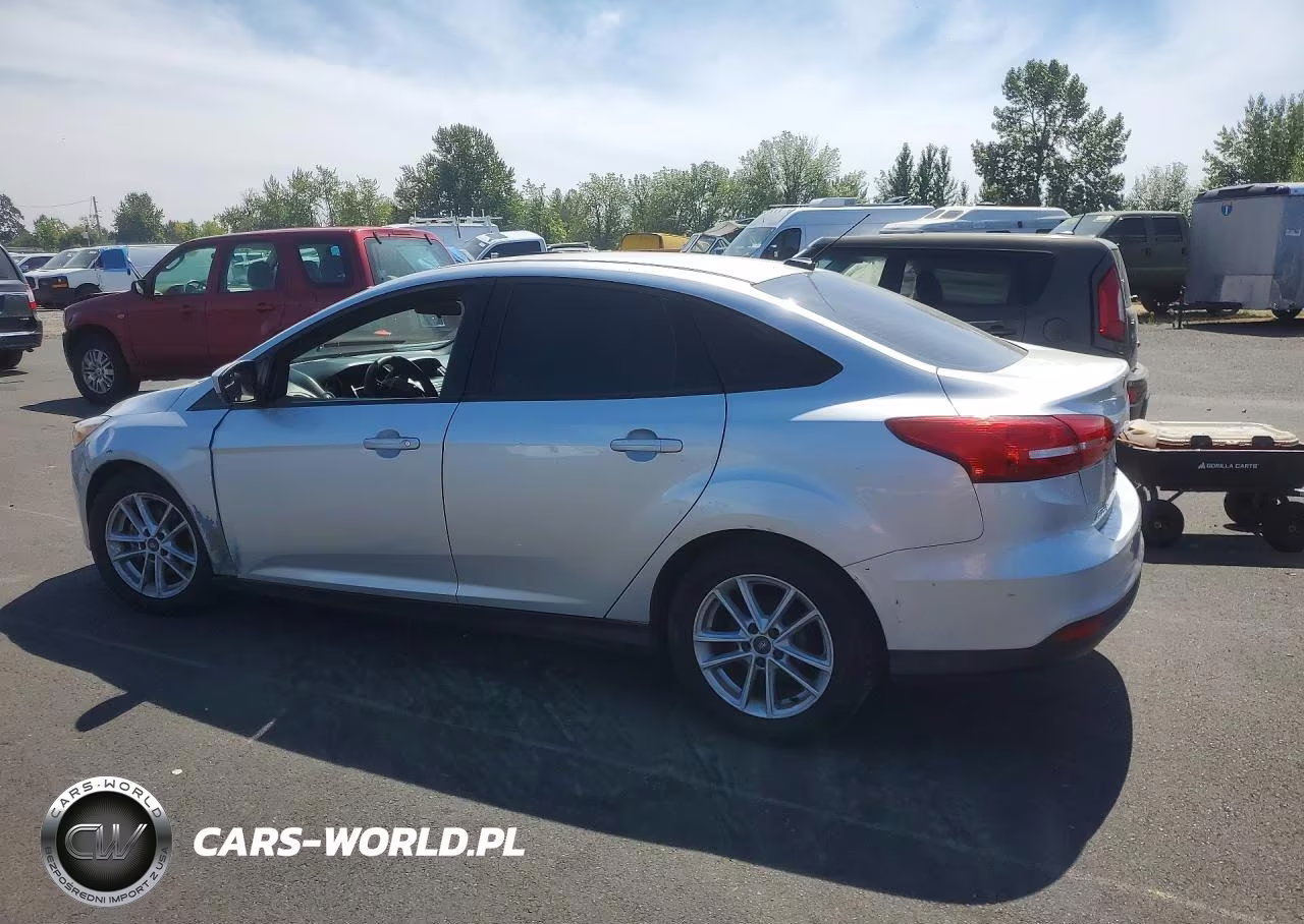 2018 Ford Focus Se VIN:1FADP3F27JL237470 - 2