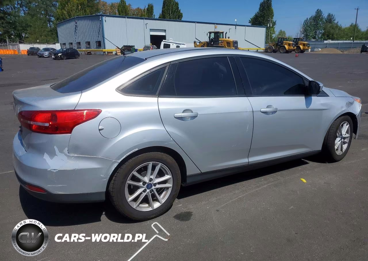 2018 Ford Focus Se VIN:1FADP3F27JL237470 - 3