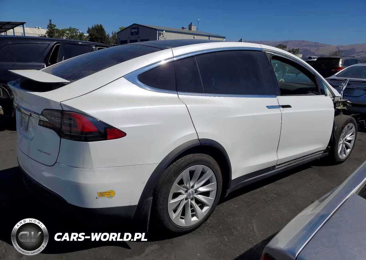 2020 Tesla Model X VIN:5YJXCBE22LF233895 - 3