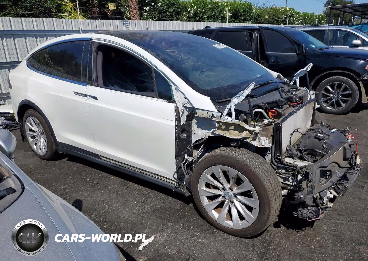 2020 Tesla Model X VIN:5YJXCBE22LF233895 - 4