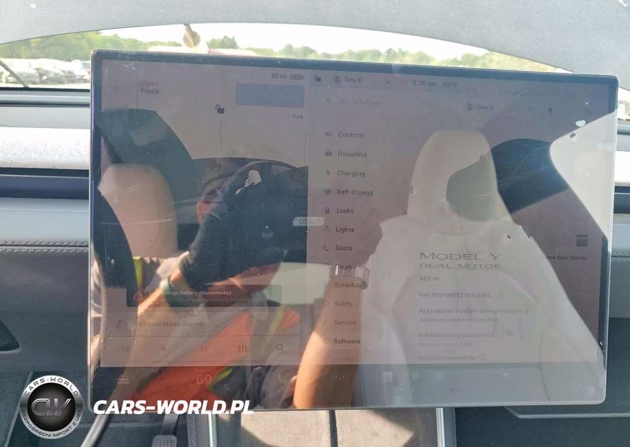 2026 Tesla Model Y VIN:7SAYGDEE3TA703365 - 9