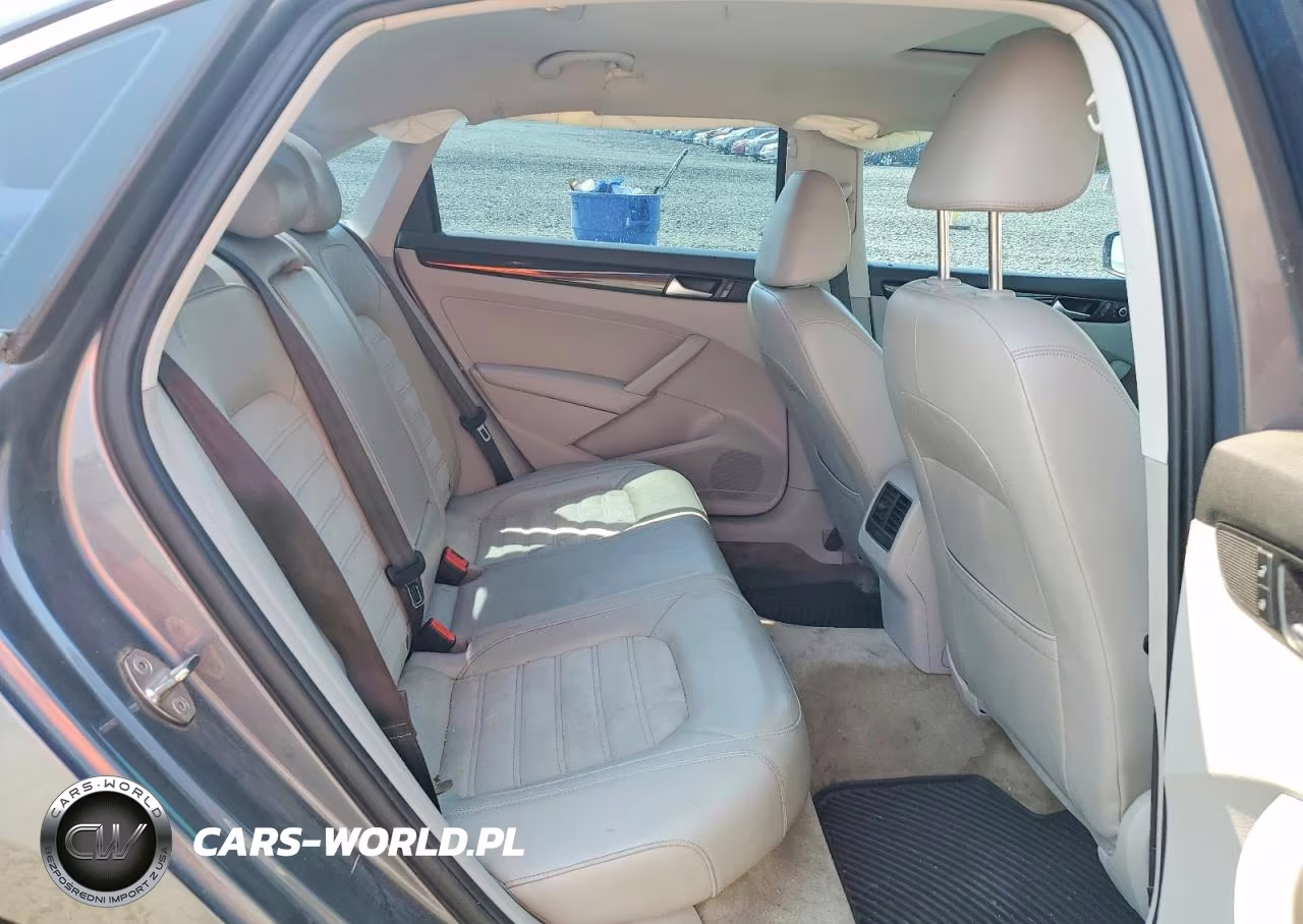 2015 Volkswagen Passat Sel VIN:1VWCV7A33FC083430 - 10