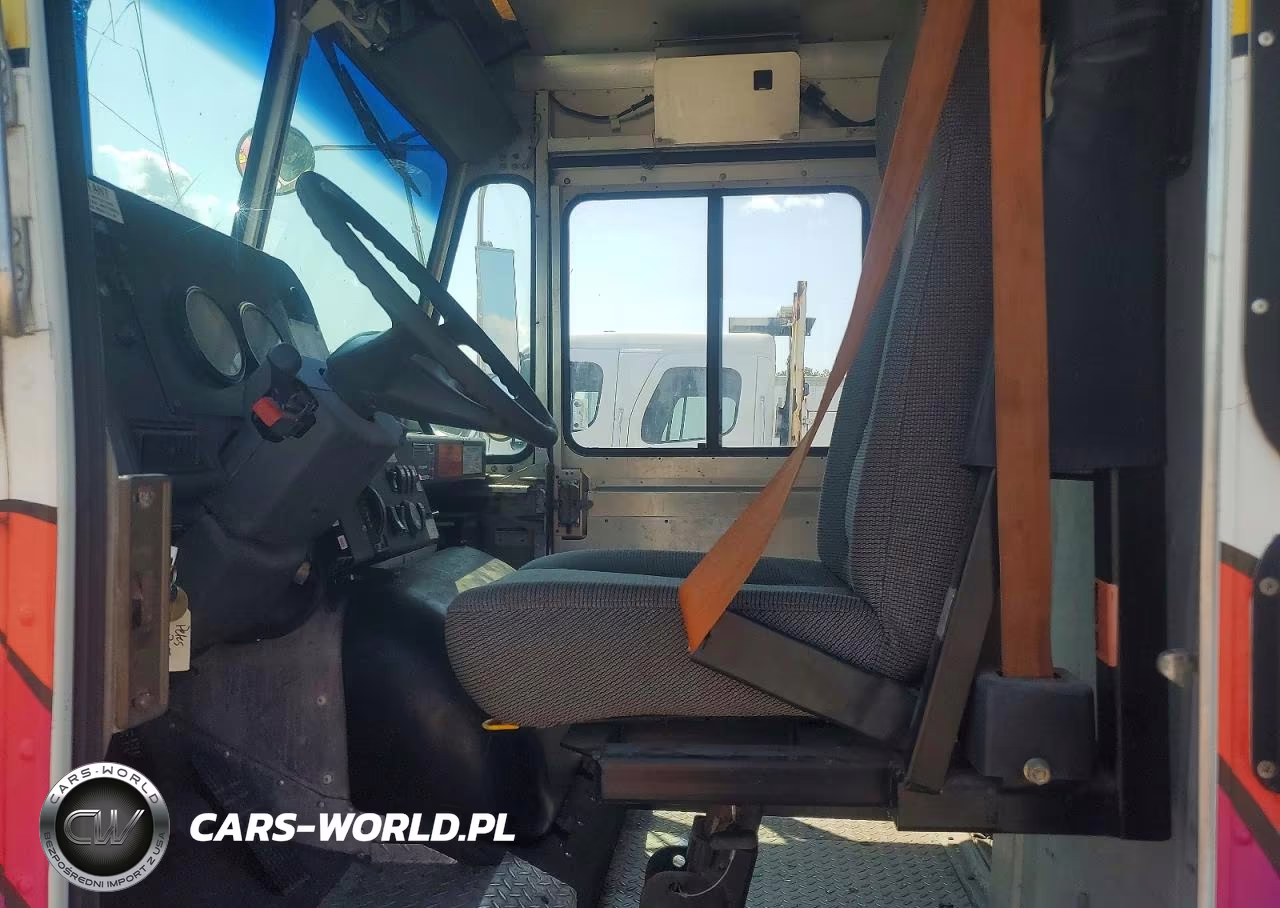 2003 Freightliner Mt45 Chassis Delivery Truck VIN:4UZAANCP63CL84940 - 7