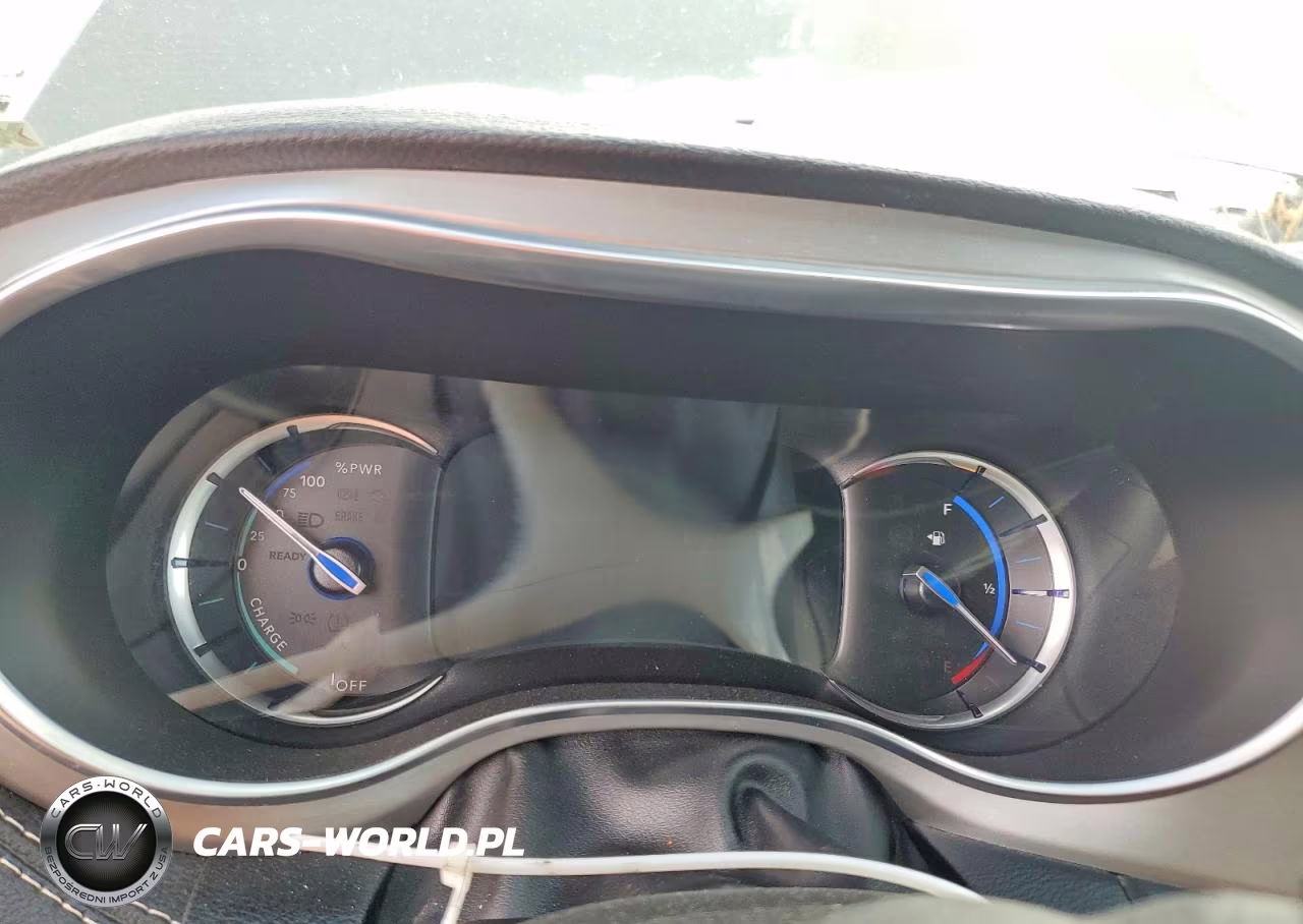2022 Chrysler Pacifica Hybrid Limited VIN:2C4RC1S78NR130846 - 9