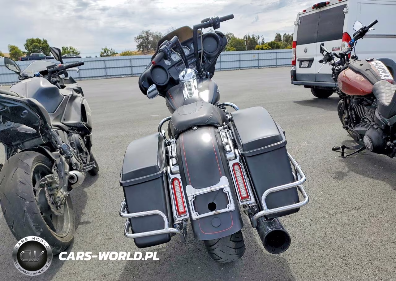 2015 Harley-Davidson Flhxs Street Glide Special VIN:1HD1KRM32FB696394 - 4