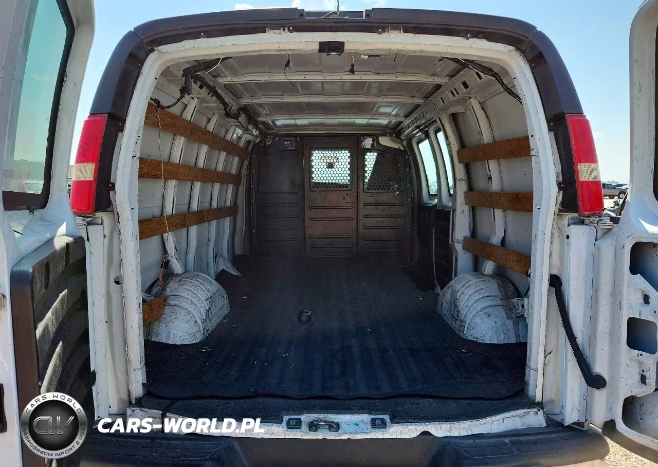 2019 GMC Savana 2500 Cargo Delivery Van VIN:1GTW7AFG9K1215356 - 10