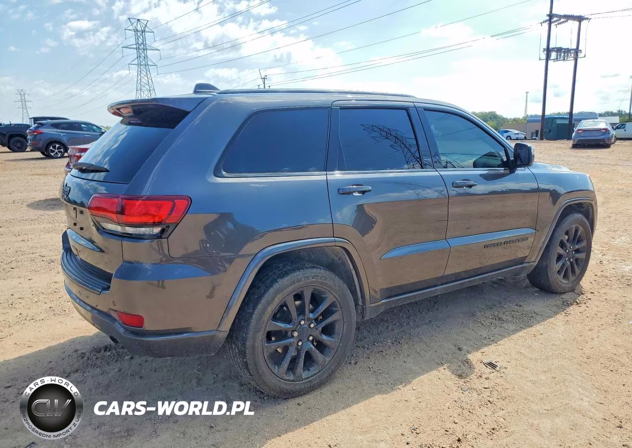 2017 Jeep Grand Cherokee Laredo VIN:1C4RJEAG0HC707896 - 3