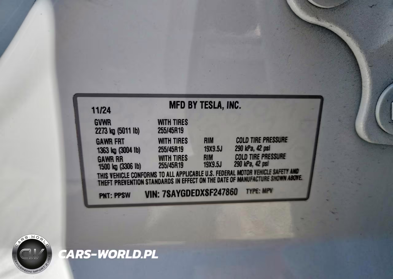 2025 Tesla Model Y VIN:7SAYGDEDXSF247860 - 13